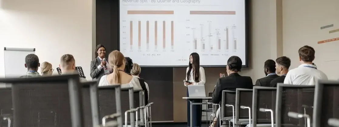 business projectors for meeting and staff training