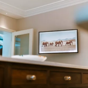Samsung 43" frame tv wall mounted using a future automation ps32 articulated tv mount