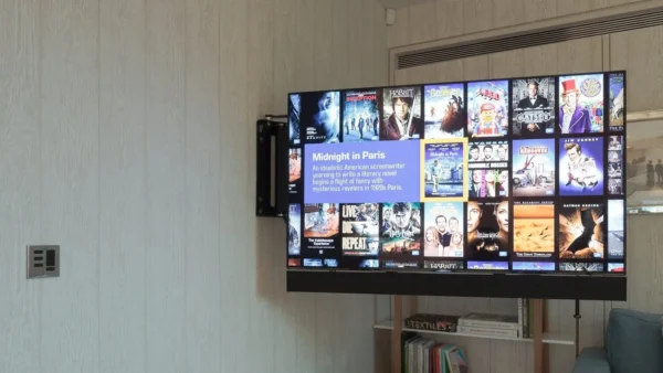 Future Automation PSE90 Motorised Swivel TV Bracket