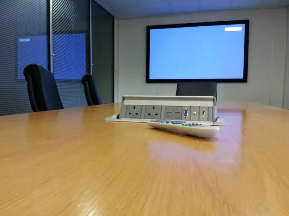 Office projector installation with desktop av connection plate 