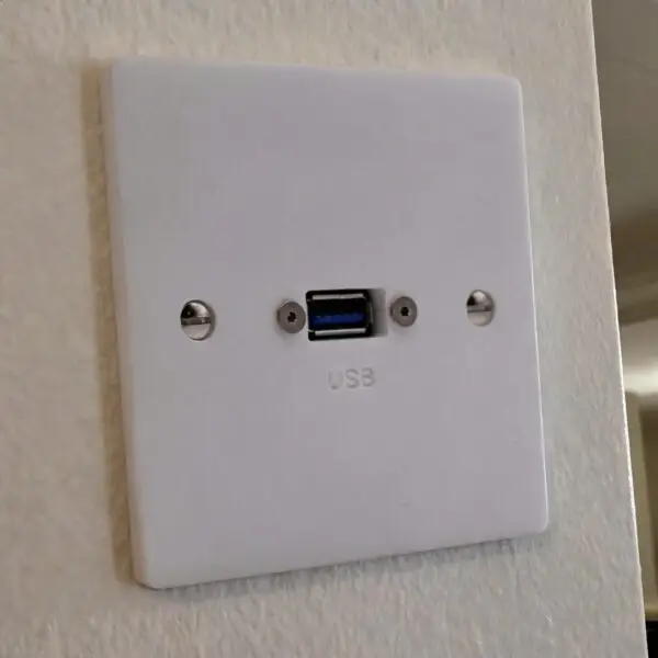 Single Gang USB-A Wall Plate