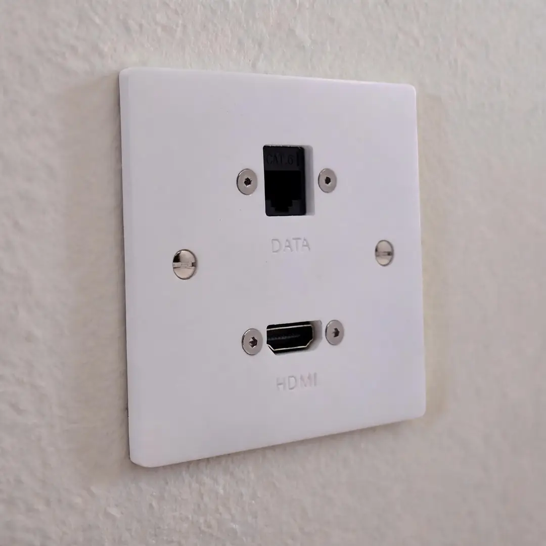Single Gang HDMI & Cat6 Network Wall Plate Single Gang HDMI & Cat6 Network Wall Plate